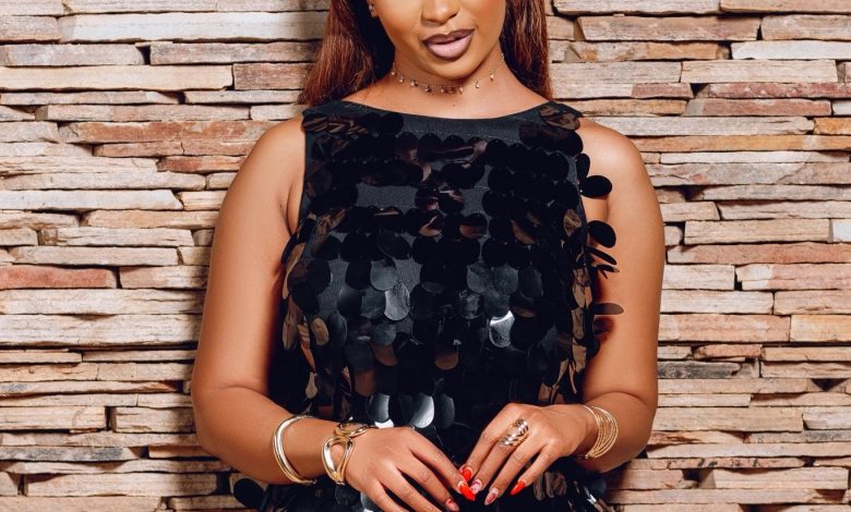 Tianna and Her Manager Protect Themselves From Her Ex, She Went Live Onstream To Record The Incident